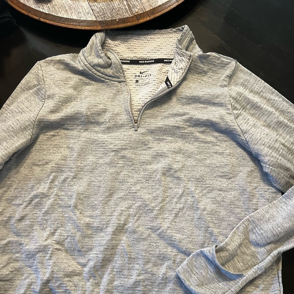 Ladies med Nike dri fit sweatshirt